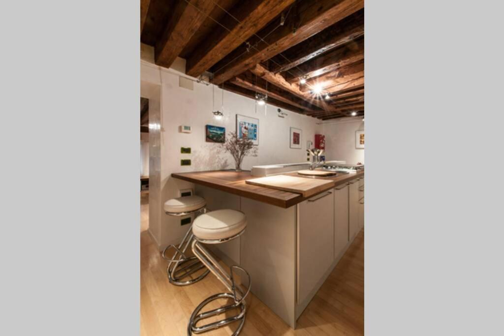 Bellissimo Appartamento In Palazzo Storico Venecia Exterior foto