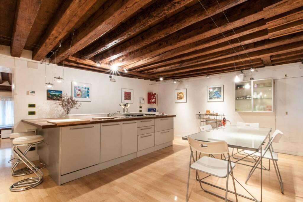 Bellissimo Appartamento In Palazzo Storico Venecia Exterior foto